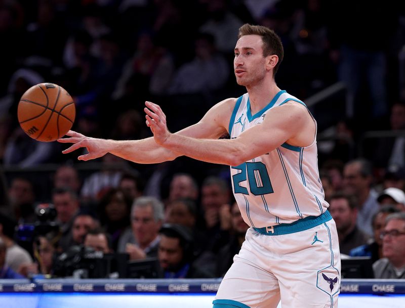 NEW YORK, NEW YORK - NOVEMBER 28:  Gordon Hayward #20 of the Charlotte Hornets passes the ball during the second half of an NBA In-Season Tournament game against the New York Knicks at Madison Square Garden on November 28, 2023 in New York City. The New York Knicks defeated the Charlotte Hornets 115-91.NOTE TO USER: User expressly acknowledges and agrees that, by downloading and or using this photograph, User is consenting to the terms and conditions of the Getty Images License Agreement. (Photo by Elsa/Getty Images)