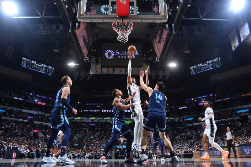 SAN ANTONIO, TX - JANUARY 17: Victor Wembanyama #1 of the San Antonio Spurs drives to the basket during the game against the Memphis Grizzlies on January 17, 2025 at the Frost Bank Center in San Antonio, Texas. NOTE TO USER: User expressly acknowledges and agrees that, by downloading and or using this photograph, user is consenting to the terms and conditions of the Getty Images License Agreement. Mandatory Copyright Notice: Copyright 2025 NBAE (Photos by Michael Gonzales/NBAE via Getty Images)