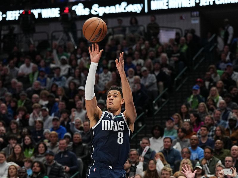 DALLAS, TX - JANUARY 22: Dwight Powell #7 of the Dallas Mavericks shoots the ball during the game against the Boston Celtics on January 22, 2024 at the American Airlines Center in Dallas, Texas. NOTE TO USER: User expressly acknowledges and agrees that, by downloading and or using this photograph, User is consenting to the terms and conditions of the Getty Images License Agreement. Mandatory Copyright Notice: Copyright 2024 NBAE (Photo by Glenn James/NBAE via Getty Images)