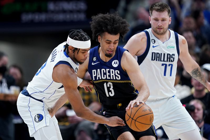 INDIANAPOLIS, INDIANA - MARCH 27: Jordan Nwora #13 of the Indiana Pacers dribbles the ball while being guarded by Jaden Hardy #3 of the Dallas Mavericks in the third quarter at Gainbridge Fieldhouse on March 27, 2023 in Indianapolis, Indiana. NOTE TO USER: User expressly acknowledges and agrees that, by downloading and or using this photograph, User is consenting to the terms and conditions of the Getty Images License Agreement. (Photo by Dylan Buell/Getty Images)