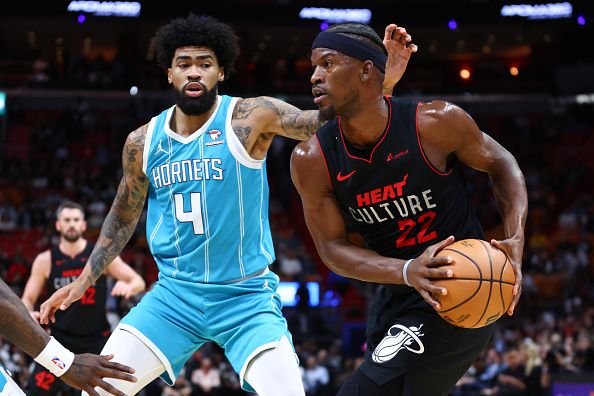 MIAMI, FLORIDA - DECEMBER 13: Jimmy Butler #22 of the Miami Heat drives against Nick Richards #4 of the Charlotte Hornets during the first quarter of the game at Kaseya Center on December 13, 2023 in Miami, Florida. NOTE TO USER: User expressly acknowledges and agrees that, by downloading and or using this photograph, User is consenting to the terms and conditions of the Getty Images License Agreement. (Photo by Megan Briggs/Getty Images)