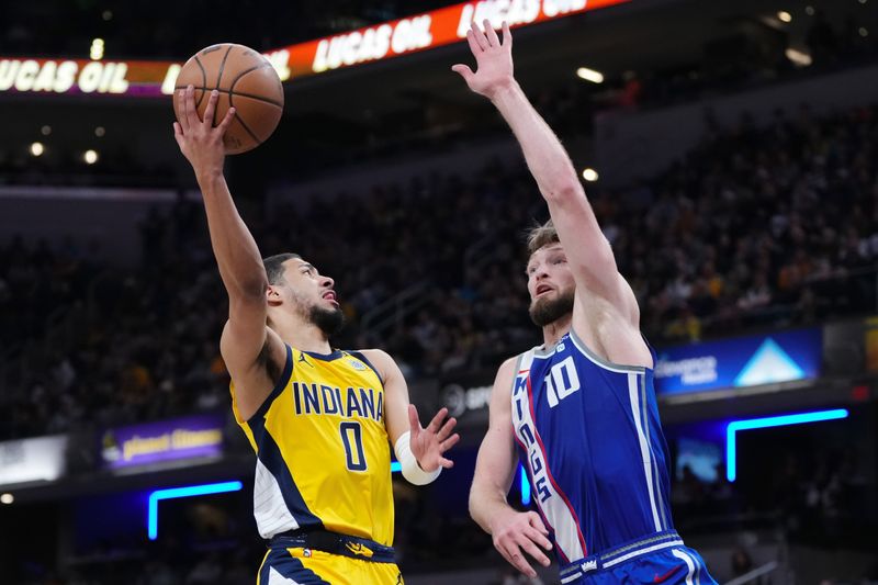 INDIANAPOLIS, INDIANA - FEBRUARY 02: Tyrese Haliburton #0 of the Indiana Pacers attempts a shot while being guarded by Domantas Sabonis #10 of the Sacramento Kings in the third quarter at Gainbridge Fieldhouse on February 02, 2024 in Indianapolis, Indiana. NOTE TO USER: User expressly acknowledges and agrees that, by downloading and or using this photograph, User is consenting to the terms and conditions of the Getty Images License Agreement. (Photo by Dylan Buell/Getty Images)