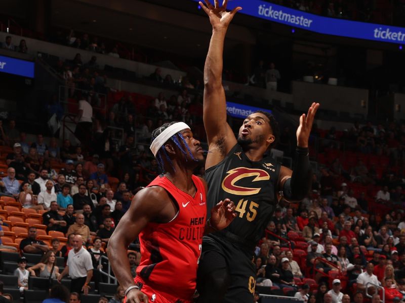 MIAMI, FL - DECEMBER 8: Donovan Mitchell #45 of the Cleveland Cavaliers shoots the ball during the game against the Miami Heat on December 8, 2024 at Kaseya Center in Miami, Florida. NOTE TO USER: User expressly acknowledges and agrees that, by downloading and or using this Photograph, user is consenting to the terms and conditions of the Getty Images License Agreement. Mandatory Copyright Notice: Copyright 2024 NBAE (Photo by Issac Baldizon/NBAE via Getty Images)