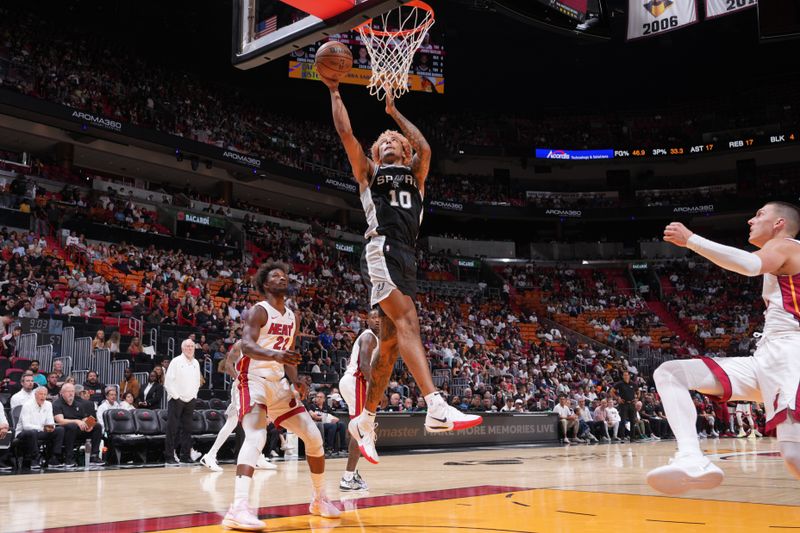 MIAMI, FL - OCTOBER 15: Jeremy Sochan #10 of the San Antonio Spurs drives to the basket during the game against the Miami Heat during a NBA preseason game on October 15, 2024 at Kaseya Center in Miami, Florida. NOTE TO USER: User expressly acknowledges and agrees that, by downloading and or using this Photograph, user is consenting to the terms and conditions of the Getty Images License Agreement. Mandatory Copyright Notice: Copyright 2024 NBAE (Photo by Jesse D. Garrabrant/NBAE via Getty Images)