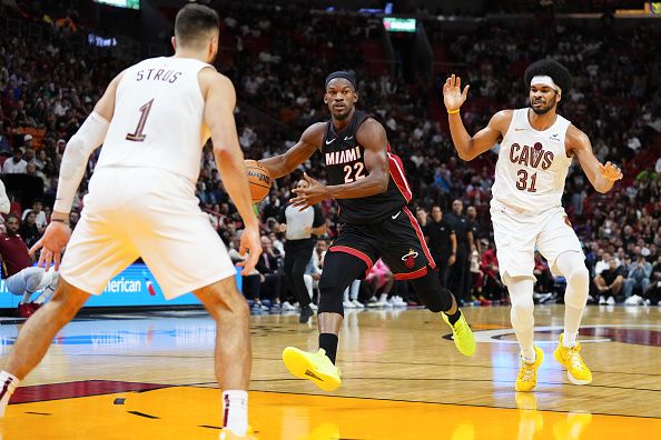 MIAMI, FLORIDA - DECEMBER 08: Jimmy Butler #22 of the Miami Heat dribbles the ball against the Cleveland Cavaliers during the fourth quarter at Kaseya Center on December 08, 2023 in Miami, Florida. NOTE TO USER: User expressly acknowledges and agrees that, by downloading and or using this photograph, User is consenting to the terms and condtions of the Getty Images License Agreement.  (Photo by Rich Storry/Getty Images)