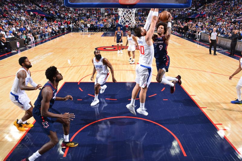 PHILADELPHIA, PA - MARCH 27:  Kelly Oubre Jr. #9 of the Philadelphia 76ers drives to the basket during the game against the LA Clippers on March 27, 2024 at the Wells Fargo Center in Philadelphia, Pennsylvania NOTE TO USER: User expressly acknowledges and agrees that, by downloading and/or using this Photograph, user is consenting to the terms and conditions of the Getty Images License Agreement. Mandatory Copyright Notice: Copyright 2024 NBAE (Photo by Jesse D. Garrabrant/NBAE via Getty Images)