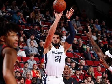 PORTLAND, OR - NOVEMBER 3: David Roddy #21 of the Memphis Grizzlies shoots a three point basket during the In-Season Tournament against the Portland Trail Blazers on November 3, 2023 at the Moda Center Arena in Portland, Oregon. NOTE TO USER: User expressly acknowledges and agrees that, by downloading and or using this photograph, user is consenting to the terms and conditions of the Getty Images License Agreement. Mandatory Copyright Notice: Copyright 2023 NBAE (Photo by Cameron Browne/NBAE via Getty Images)