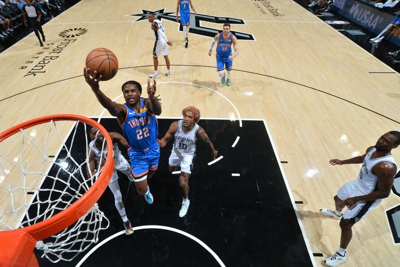 SAN ANTONIO, TX - OCTOBER 7: Cason Wallace #22 of the Oklahoma City Thunder drives to the basket during the game against the San Antonio Spurs during a NBA preseason game on October 7, 2024 at the Frost Bank Center in San Antonio, Texas. NOTE TO USER: User expressly acknowledges and agrees that, by downloading and or using this photograph, user is consenting to the terms and conditions of the Getty Images License Agreement. Mandatory Copyright Notice: Copyright 2024 NBAE (Photos by Michael Gonzales/NBAE via Getty Images)