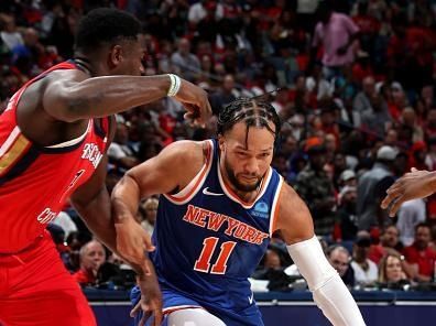 NEW ORLEANS, LA - OCTOBER 28: Jalen Brunson #11 of the New York Knicks drives to the basket during the game against the New Orleans Pelicans on October 28, 2023 at the Smoothie King Center in New Orleans, Louisiana. NOTE TO USER: User expressly acknowledges and agrees that, by downloading and or using this Photograph, user is consenting to the terms and conditions of the Getty Images License Agreement. Mandatory Copyright Notice: Copyright 2023 NBAE (Photo by Layne Murdoch Jr./NBAE via Getty Images)