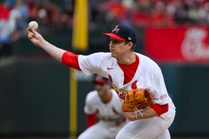 May 25, 2025; St. Louis, Missouri, USA;  St. Louis Cardinals relief pitcher Phil Maton (88) pitches against the Arizona Diamondbacks during the ninth inning at Busch Stadium. Mandatory Credit: Jeff Curry-Imagn Images