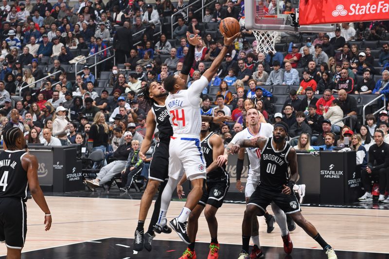 LOS ANGELES, CA - JANUARY 21: Norman Powell #24 of the LA Clippers drives to the basket during the game against the Brooklyn Nets on January 21, 2024 at Crypto.Com Arena in Los Angeles, California. NOTE TO USER: User expressly acknowledges and agrees that, by downloading and/or using this Photograph, user is consenting to the terms and conditions of the Getty Images License Agreement. Mandatory Copyright Notice: Copyright 2024 NBAE (Photo by Adam Pantozzi/NBAE via Getty Images)