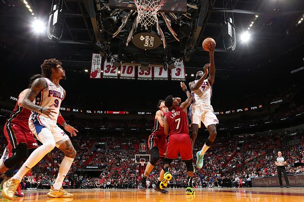 MIAMI, FL - DECEMBER 25:  Mo Bamba #7 of the Philadelphia 76ers drives to the basket during the game against the Miami Heat on December 25, 2023 at Kaseya Center in Miami, Florida. NOTE TO USER: User expressly acknowledges and agrees that, by downloading and or using this Photograph, user is consenting to the terms and conditions of the Getty Images License Agreement. Mandatory Copyright Notice: Copyright 2023 NBAE (Photo by David Sherman/NBAE via Getty Images)