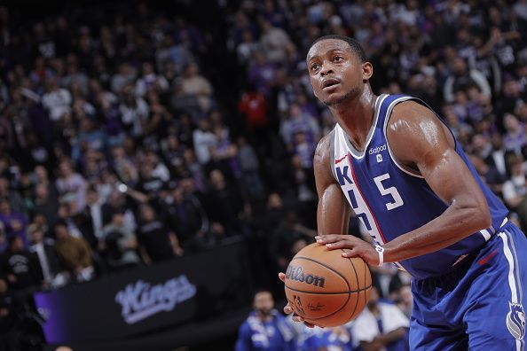 SACRAMENTO, CA - DECEMBER 2: De'Aaron Fox #5 of the Sacramento Kings shoots a free throw during the game against the Denver Nuggets on December 2, 2023 at Golden 1 Center in Sacramento, California. NOTE TO USER: User expressly acknowledges and agrees that, by downloading and or using this Photograph, user is consenting to the terms and conditions of the Getty Images License Agreement. Mandatory Copyright Notice: Copyright 2023 NBAE (Photo by Rocky Widner/NBAE via Getty Images)