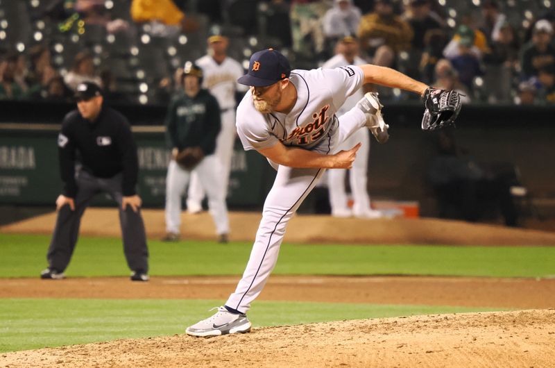 Sep 22, 2023; Oakland, California, USA; Detroit Tigers relief pitcher Will Vest (19) pitches the ball against the Oakland Athletics during the sixth inning at Oakland-Alameda County Coliseum. Mandatory Credit: Kelley L Cox-USA TODAY Sports