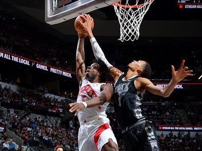 SAN ANTONIO, TX - NOVEMBER 5: OG Anunoby #3 of the Toronto Raptors drives to the basket while Victor Wembanyama #1 of the San Antonio Spurs goes for the block during the game on November 5, 2023 at the Frost Bank Center in San Antonio, Texas. NOTE TO USER: User expressly acknowledges and agrees that, by downloading and or using this photograph, user is consenting to the terms and conditions of the Getty Images License Agreement. Mandatory Copyright Notice: Copyright 2023 NBAE (Photos by Michael Gonzales/NBAE via Getty Images)