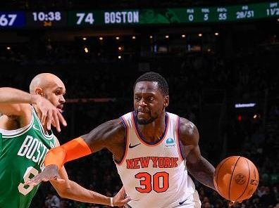 BOSTON, MA - DECEMBER 8: Julius Randle #30 of the New York Knicks goes to the basket during the game on December 8, 2023 at the TD Garden in Boston, Massachusetts. NOTE TO USER: User expressly acknowledges and agrees that, by downloading and or using this photograph, User is consenting to the terms and conditions of the Getty Images License Agreement. Mandatory Copyright Notice: Copyright 2023 NBAE  (Photo by Brian Babineau/NBAE via Getty Images)