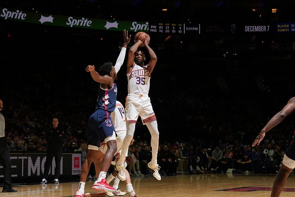 PHILADELPHIA, PA - NOVEMBER 4: Kevin Durant #35 of the Phoenix Suns shoots the ball during the game against the Philadelphia 76ers on November 4, 2023 at the Wells Fargo Center in Philadelphia, Pennsylvania NOTE TO USER: User expressly acknowledges and agrees that, by downloading and/or using this Photograph, user is consenting to the terms and conditions of the Getty Images License Agreement. Mandatory Copyright Notice: Copyright 2023 NBAE (Photo by Jesse D. Garrabrant/NBAE via Getty Images)