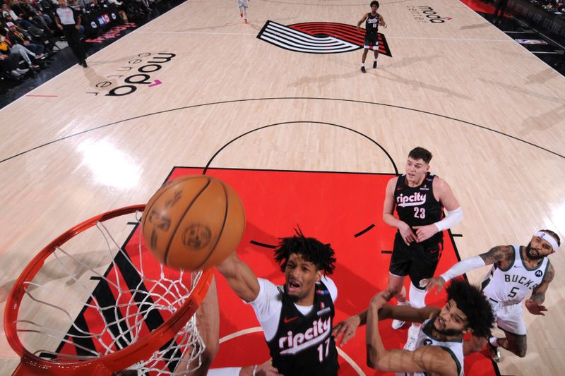 PORTLAND, OR - JANUARY 28: Shaedon Sharpe #17 of the Portland Trail Blazers drives to the basket during the game against the Milwaukee Bucks on January 28, 2025 at the Moda Center Arena in Portland, Oregon. NOTE TO USER: User expressly acknowledges and agrees that, by downloading and or using this photograph, user is consenting to the terms and conditions of the Getty Images License Agreement. Mandatory Copyright Notice: Copyright 2025 NBAE (Photo by Cameron Browne/NBAE via Getty Images)