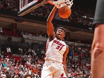 MIAMI, FL - OCTOBER 25: Thomas Bryant #31 of the Miami Heat dunks the ball during the game against the Detroit Pistons on October 25, 2023 at Kaseya Center in Miami, Florida. NOTE TO USER: User expressly acknowledges and agrees that, by downloading and or using this Photograph, user is consenting to the terms and conditions of the Getty Images License Agreement. Mandatory Copyright Notice: Copyright 2023 NBAE (Photo by Issac Baldizon/NBAE via Getty Images)