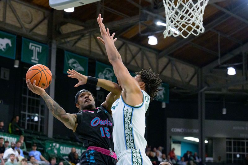 Jan 11, 2024; New Orleans, Louisiana, USA; Florida Atlantic Owls guard Alijah Martin (15) shoots against Tulane Green Wave forward Collin Holloway (5) during the first half at Avron B. Fogelman Arena in Devlin Fieldhouse. Mandatory Credit: Matthew Hinton-USA TODAY Sports