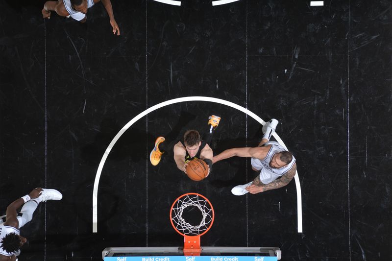 SAN ANTONIO, TX - OCTOBER 12: Kyle Filipowski #22 of the Utah Jazz dunks the ball during the game against the San Antonio Spurs during a NBA pre season game on October 12, 2024 at the Frost Bank Center in San Antonio, Texas. NOTE TO USER: User expressly acknowledges and agrees that, by downloading and or using this photograph, user is consenting to the terms and conditions of the Getty Images License Agreement. Mandatory Copyright Notice: Copyright 2024 NBAE (Photos by Michael Gonzales/NBAE via Getty Images)