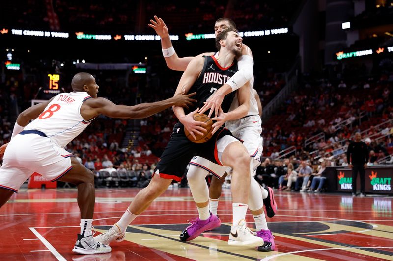 HOUSTON, TEXAS - NOVEMBER 15: Alperen Sengun #28 of the Houston Rockets draws a foul by Ivica Zubac #40 of the Los Angeles Clippers in the first half during the Emirates NBA Cup game at Toyota Center on November 15, 2024 in Houston, Texas.  NOTE TO USER: User expressly acknowledges and agrees that, by downloading and/or using this photograph, user is consenting to the terms and conditions of the Getty Images License Agreement.  (Photo by Tim Warner/Getty Images)