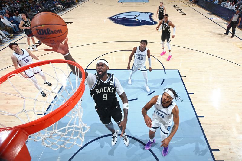 MEMPHIS, TN - FEBRUARY 15: Bobby Portis #9 of the Milwaukee Bucks drives to the basket during the game against the Memphis Grizzlies on February 15, 2024 at FedExForum in Memphis, Tennessee. NOTE TO USER: User expressly acknowledges and agrees that, by downloading and or using this photograph, User is consenting to the terms and conditions of the Getty Images License Agreement. Mandatory Copyright Notice: Copyright 2024 NBAE (Photo by Stephen Gosling/NBAE via Getty Images)