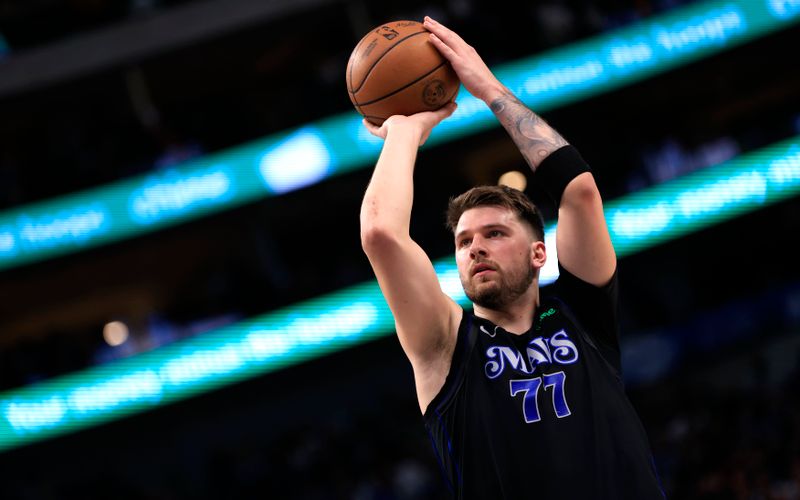 DALLAS, TX - FEBRUARY 14: Luka Doncic #77 of the Dallas Mavericks shoots the ball against the San Antonio Spurs in the first half at American Airlines Center on February 14, 2024 in Dallas, Texas. NOTE TO USER: User expressly acknowledges and agrees that, by downloading and or using this photograph, User is consenting to the terms and conditions of the Getty Images License Agreement. (Photo by Ron Jenkins/Getty Images)