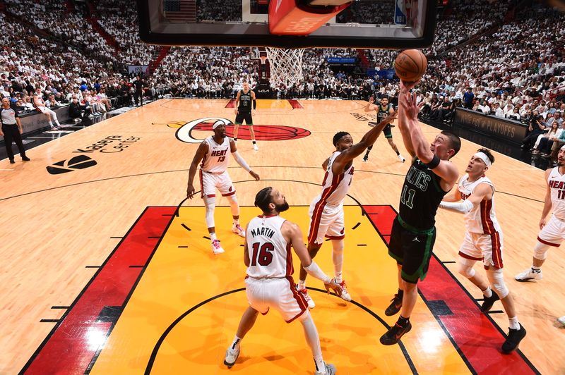 MIAMI, FL - APRIL 27: Payton Pritchard #11 of the Boston Celtics drives to the basket during the game against the Miami Heat during Round 1 Game 3 of the 2024 NBA Playoffs on April 27, 2024 at Kaseya Center in Miami, Florida. NOTE TO USER: User expressly acknowledges and agrees that, by downloading and or using this Photograph, user is consenting to the terms and conditions of the Getty Images License Agreement. Mandatory Copyright Notice: Copyright 2024 NBAE (Photo by Brian Babineau/NBAE via Getty Images)