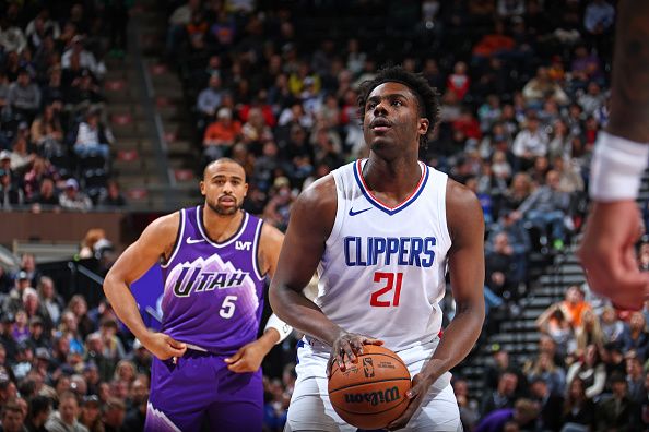 SALT LAKE CITY, UT - DECEMBER 8: Kobe Brown #21 of the LA Clippers shoots a free throw during the game against the Utah Jazz on December 8, 2023 at vivint.SmartHome Arena in Salt Lake City, Utah. NOTE TO USER: User expressly acknowledges and agrees that, by downloading and or using this Photograph, User is consenting to the terms and conditions of the Getty Images License Agreement. Mandatory Copyright Notice: Copyright 2023 NBAE (Photo by Melissa Majchrzak/NBAE via Getty Images)