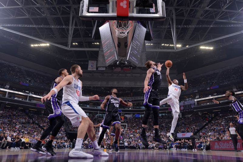 SACRAMENTO, CA - APRIL 2:  Terance Mann #14 of the LA Clippers goes to the basket during the game on April 2, 2024 at Golden 1 Center in Sacramento, California. NOTE TO USER: User expressly acknowledges and agrees that, by downloading and or using this Photograph, user is consenting to the terms and conditions of the Getty Images License Agreement. Mandatory Copyright Notice: Copyright 2024 NBAE (Photo by Rocky Widner/NBAE via Getty Images)