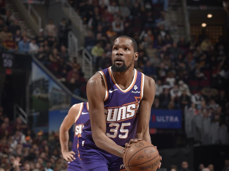 CLEVELAND, OH - MARCH 11: Kevin Durant #35 of the Phoenix Suns shoots a free throw during the game against the Cleveland Cavaliers on March 11, 2024 at Rocket Mortgage FieldHouse in Cleveland, Ohio. NOTE TO USER: User expressly acknowledges and agrees that, by downloading and/or using this Photograph, user is consenting to the terms and conditions of the Getty Images License Agreement. Mandatory Copyright Notice: Copyright 2024 NBAE (Photo by David Liam Kyle/NBAE via Getty Images)