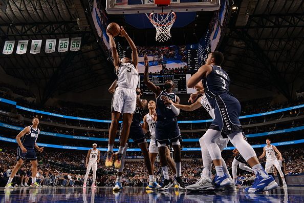 DALLAS, TX - DECEMBER 23: Keldon Johnson #3 of the San Antonio Spurs drives to the basket during the game against the Dallas Mavericks on December 23, 2023 at the American Airlines Center in Dallas, Texas. NOTE TO USER: User expressly acknowledges and agrees that, by downloading and or using this photograph, User is consenting to the terms and conditions of the Getty Images License Agreement. Mandatory Copyright Notice: Copyright 2023 NBAE (Photo by Glenn James/NBAE via Getty Images)