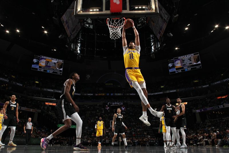 MEMPHIS, TN - MARCH 27: Jaxson Hayes #11 Of the Los Angeles Lakers dunks the ball during the game against the Memphis Grizzlies on March 27, 2024 at FedExForum in Memphis, Tennessee. NOTE TO USER: User expressly acknowledges and agrees that, by downloading and or using this photograph, User is consenting to the terms and conditions of the Getty Images License Agreement. Mandatory Copyright Notice: Copyright 2024 NBAE (Photo by Joe Murphy/NBAE via Getty Images)