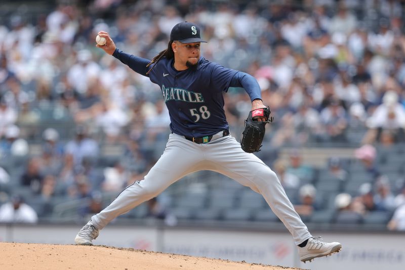 May 23, 2024; Bronx, New York, USA; Seattle Mariners starting pitcher Luis Castillo (58) pitches against the New York Yankees during the second inning at Yankee Stadium. Mandatory Credit: Brad Penner-USA TODAY Sports