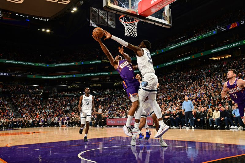 PHOENIX, AZ - JANUARY  7: Bradley Beal #3 of the Phoenix Suns shoots the ball during the game against the Memphis Grizzlies on January 7, 2024 at Footprint Center in Phoenix, Arizona. NOTE TO USER: User expressly acknowledges and agrees that, by downloading and or using this photograph, user is consenting to the terms and conditions of the Getty Images License Agreement. Mandatory Copyright Notice: Copyright 2024 NBAE (Photo by Kate Frese/NBAE via Getty Images)