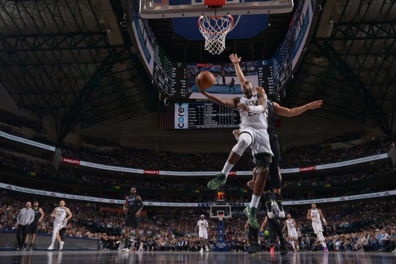 DALLAS, TX - FEBRUARY 3: Khris Middleton #22 of the Milwaukee Bucks drives to the basket during the game against the Dallas Mavericks on February 3, 2024 at the American Airlines Center in Dallas, Texas. NOTE TO USER: User expressly acknowledges and agrees that, by downloading and or using this photograph, User is consenting to the terms and conditions of the Getty Images License Agreement. Mandatory Copyright Notice: Copyright 2024 NBAE (Photo by Glenn James/NBAE via Getty Images)