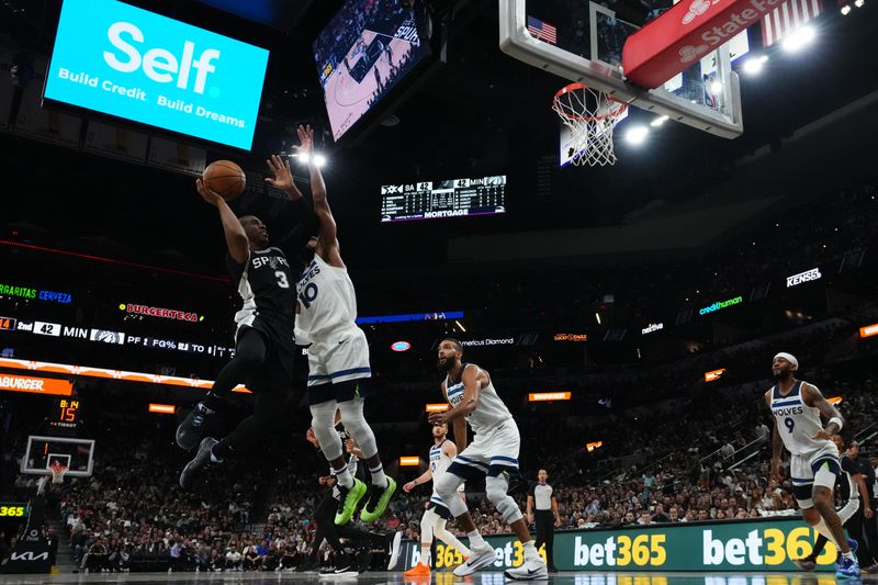 SAN ANTONIO, TX - NOVEMBER 2: Chris Paul #3 of the San Antonio Spurs shoots the ball during the game against the Minnesota Timberwolves on November 2, 2024 at the Frost Bank Center in San Antonio, Texas. NOTE TO USER: User expressly acknowledges and agrees that, by downloading and or using this photograph, user is consenting to the terms and conditions of the Getty Images License Agreement. Mandatory Copyright Notice: Copyright 2024 NBAE (Photos by Cooper Neill/NBAE via Getty Images)