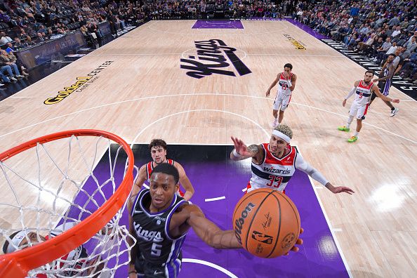 SACRAMENTO, CA - DECEMBER 18: De'Aaron Fox #5 of the Sacramento Kings drives to the basket during the game against the Washington Wizards on December 18, 2023 at Golden 1 Center in Sacramento, California. NOTE TO USER: User expressly acknowledges and agrees that, by downloading and or using this Photograph, user is consenting to the terms and conditions of the Getty Images License Agreement. Mandatory Copyright Notice: Copyright 2023 NBAE (Photo by Rocky Widner/NBAE via Getty Images)