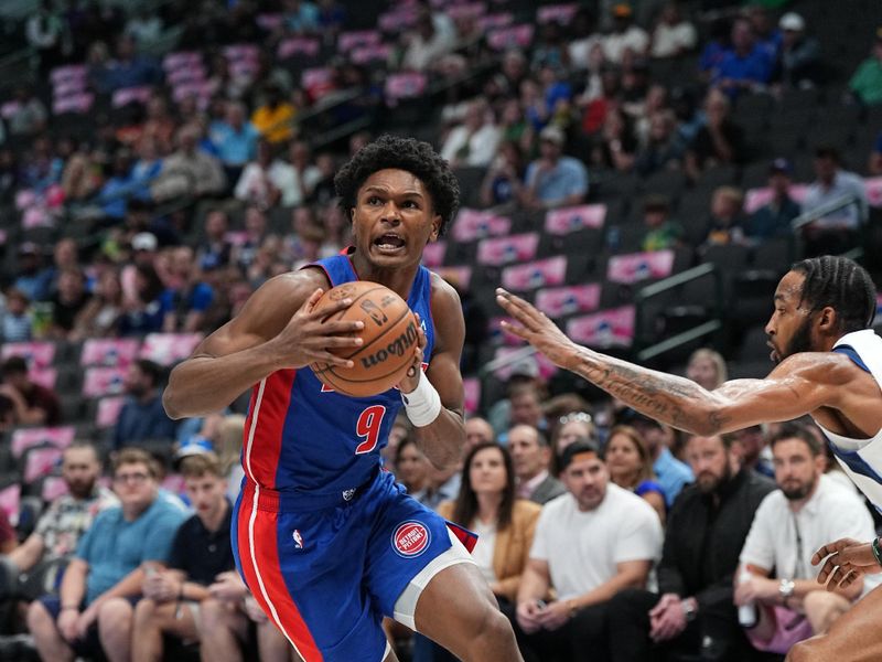 DALLAS, TX - OCTOBER 20: Ausar Thompson #9 of the Detroit Pistons drives to the basket during the game against the Dallas Mavericks on October 20, 2023 at the American Airlines Center in Dallas, Texas. NOTE TO USER: User expressly acknowledges and agrees that, by downloading and or using this photograph, User is consenting to the terms and conditions of the Getty Images License Agreement. Mandatory Copyright Notice: Copyright 2023 NBAE (Photo by Glenn James/NBAE via Getty Images)