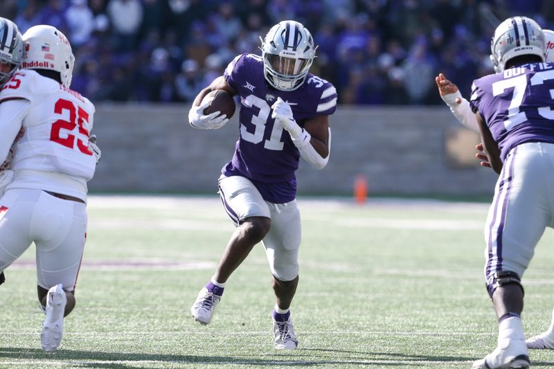 Oct 28, 2023; Manhattan, Kansas, USA; Kansas State Wildcats running back DJ Giddens (31) runs the ball during the first quarter against the Houston Cougars at Bill Snyder Family Football Stadium. Mandatory Credit: Scott Sewell-USA TODAY Sports