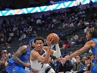 DALLAS, TX - DECEMBER 14: Wendell Moore Jr. #7 of the Minnesota Timberwolves drives to the basket during the game against the Dallas Mavericks on December 14, 2023 at the American Airlines Center in Dallas, Texas. NOTE TO USER: User expressly acknowledges and agrees that, by downloading and or using this photograph, User is consenting to the terms and conditions of the Getty Images License Agreement. Mandatory Copyright Notice: Copyright 2023 NBAE (Photo by Glenn James/NBAE via Getty Images)