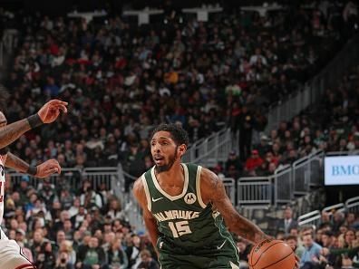 MILWAUKEE, WI - DECEMBER 11:  Cameron Payne #15 of the Milwaukee Bucks goes to the basket during the game on December 11, 2023 at the Fiserv Forum Center in Milwaukee, Wisconsin. NOTE TO USER: User expressly acknowledges and agrees that, by downloading and or using this Photograph, user is consenting to the terms and conditions of the Getty Images License Agreement. Mandatory Copyright Notice: Copyright 2023 NBAE (Photo by Gary Dineen/NBAE via Getty Images).