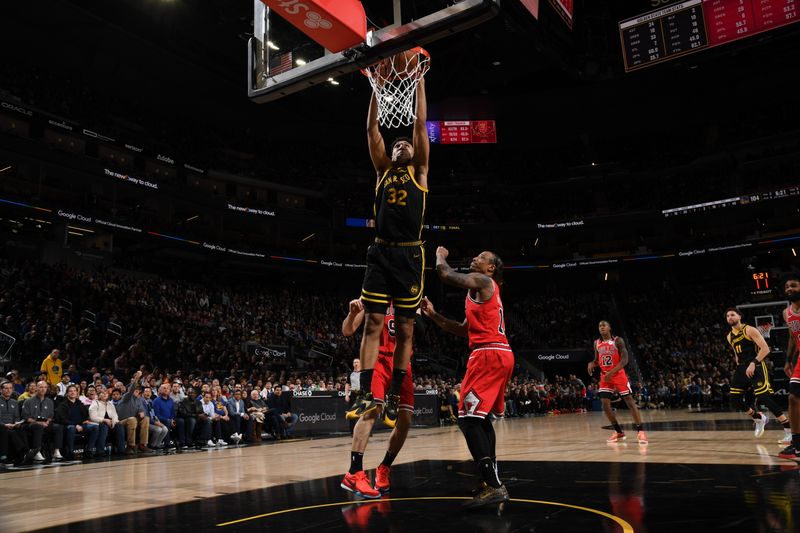 SAN FRANCISCO, CA - MARCH 7:  Trayce Jackson-Davis #32 of the Golden State Warriors  drives to the basket during the game against the Chicago Bulls on March 7, 2024 at Chase Center in San Francisco, California. NOTE TO USER: User expressly acknowledges and agrees that, by downloading and or using this photograph, user is consenting to the terms and conditions of Getty Images License Agreement. Mandatory Copyright Notice: Copyright 2024 NBAE (Photo by Noah Graham/NBAE via Getty Images)