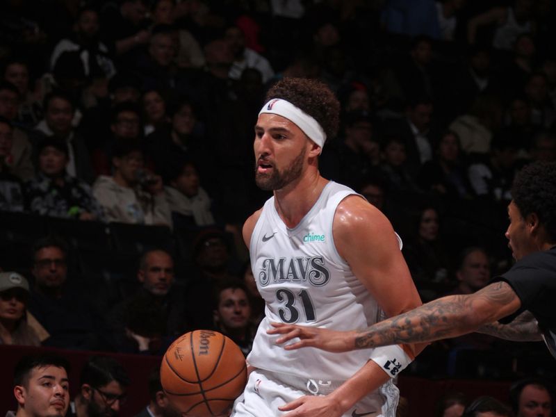 BROOKLYN, NY - MARCH 24:  Klay Thompson #31 of the Dallas Mavericks dribbles the ball during the game against the Brooklyn Nets on March 24, 2025 at Barclays Center in Brooklyn, New York. NOTE TO USER: User expressly acknowledges and agrees that, by downloading and or using this Photograph, user is consenting to the terms and conditions of the Getty Images License Agreement. Mandatory Copyright Notice: Copyright 2025 NBAE (Photo by Nathaniel S. Butler/NBAE via Getty Images)