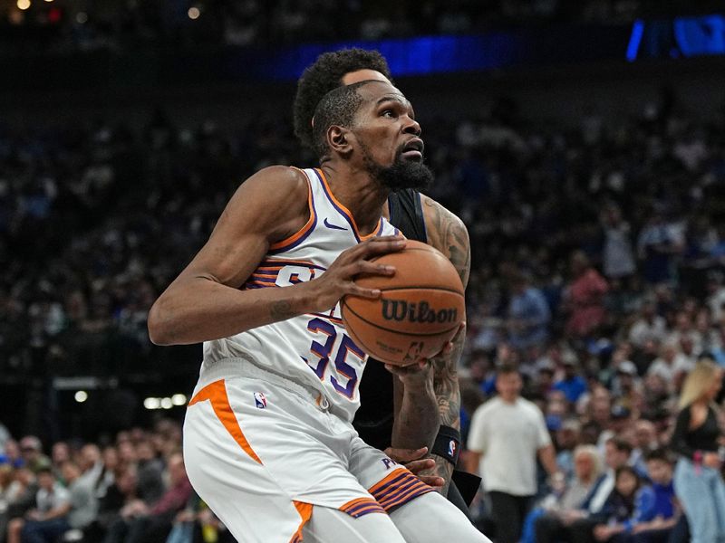 DALLAS, TX - FEBRUARY 22: Kevin Durant #35 of the Phoenix Suns drives to the basket during the game against the Dallas Mavericks on February 22, 2024 at the American Airlines Center in Dallas, Texas. NOTE TO USER: User expressly acknowledges and agrees that, by downloading and or using this photograph, User is consenting to the terms and conditions of the Getty Images License Agreement. Mandatory Copyright Notice: Copyright 2024 NBAE (Photo by Glenn James/NBAE via Getty Images)