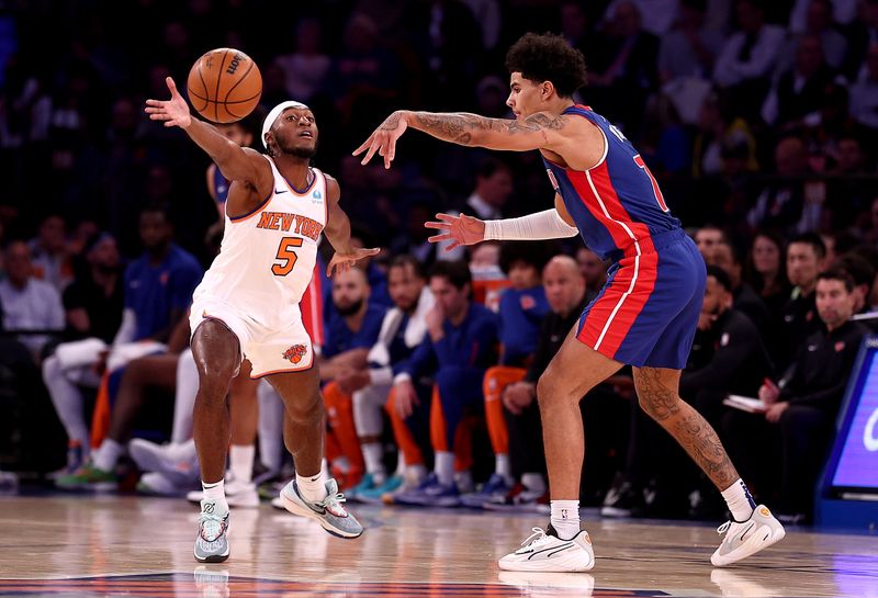 NEW YORK, NEW YORK - NOVEMBER 30:  Killian Hayes #7 of the Detroit Pistons passes the ball as Immanuel Quickley #5 of the New York Knicks defends at Madison Square Garden on November 30, 2023 in New York City. NOTE TO USER: User expressly acknowledges and agrees that, by downloading and or using this photograph, User is consenting to the terms and conditions of the Getty Images License Agreement. (Photo by Elsa/Getty Images)