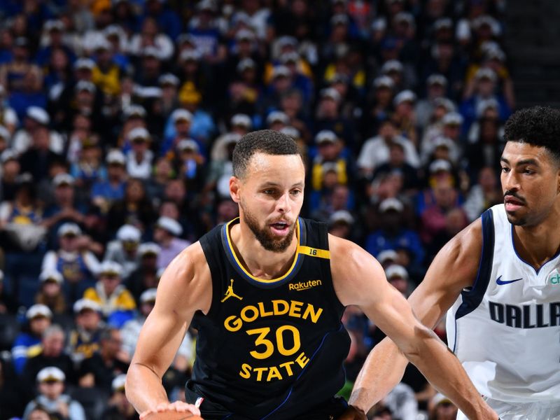 PHOENIX, AZ - NOVEMBER 12: Stephen Curry #30 of the Golden State Warriors dribbles the ball during the game against the Dallas Mavericks during the Emirates NBA Cup game on November 12, 2024 at Footprint Center in Phoenix, Arizona. NOTE TO USER: User expressly acknowledges and agrees that, by downloading and or using this photograph, user is consenting to the terms and conditions of the Getty Images License Agreement. Mandatory Copyright Notice: Copyright 2024 NBAE (Photo by Barry Gossage/NBAE via Getty Images)