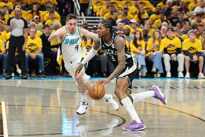 INDIANAPOLIS, IN- APRIL 19: Kevin Porter Jr. #3 of the Milwaukee Bucks drives to the basket during the game against the Indiana Pacers during Round One Game One of the 2025 NBA Playoffs on April 19, 2025 at Gainbridge Fieldhouse in Indianapolis, Indiana. NOTE TO USER: User expressly acknowledges and agrees that, by downloading and or using this photograph, User is consenting to the terms and conditions of the Getty Images License Agreement. Mandatory Copyright Notice: Copyright 2025 NBAE (Photo by Jeff Haynes/NBAE via Getty Images)