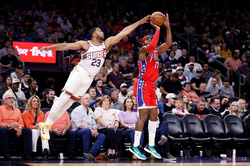 PHOENIX, ARIZONA - MARCH 20: Buddy Hield #17 of the Philadelphia 76ers shoots against Eric Gordon #23 of the Phoenix Suns during the first half at Footprint Center on March 20, 2024 in Phoenix, Arizona. NOTE TO USER: User expressly acknowledges and agrees that, by downloading and or using this photograph, User is consenting to the terms and conditions of the Getty Images License Agreement.  (Photo by Chris Coduto/Getty Images)